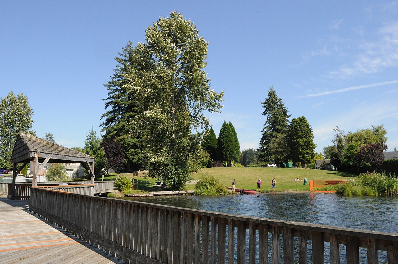 The boardwalk and shoreline at North Cove Park on Lake Stevens